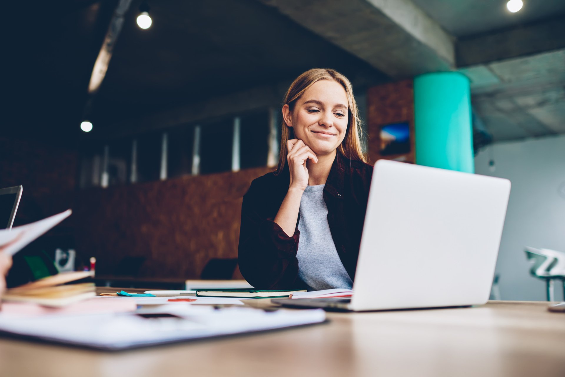 Young woman at a computer preparing for pay transparency efforts.