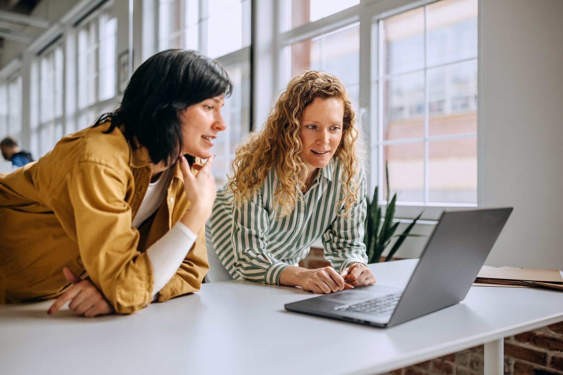 <span id="hs_cos_wrapper_name" class="hs_cos_wrapper hs_cos_wrapper_meta_field hs_cos_wrapper_type_text" style="" data-hs-cos-general-type="meta_field" data-hs-cos-type="text" >Hur väljer man rätt webbaserat lönesystem? Guide till att jämföra löneprogram</span>