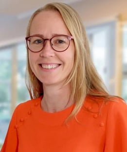 linda-med-bakgrund_besk2